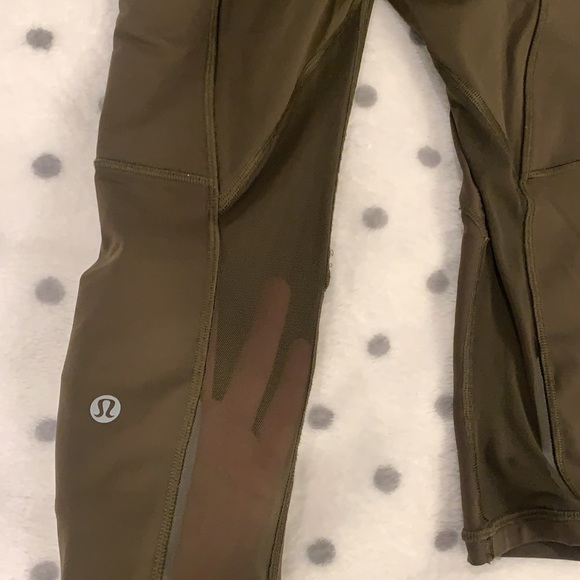 Lululemon Awesome green Capri Leggings - Picture 6 of 11